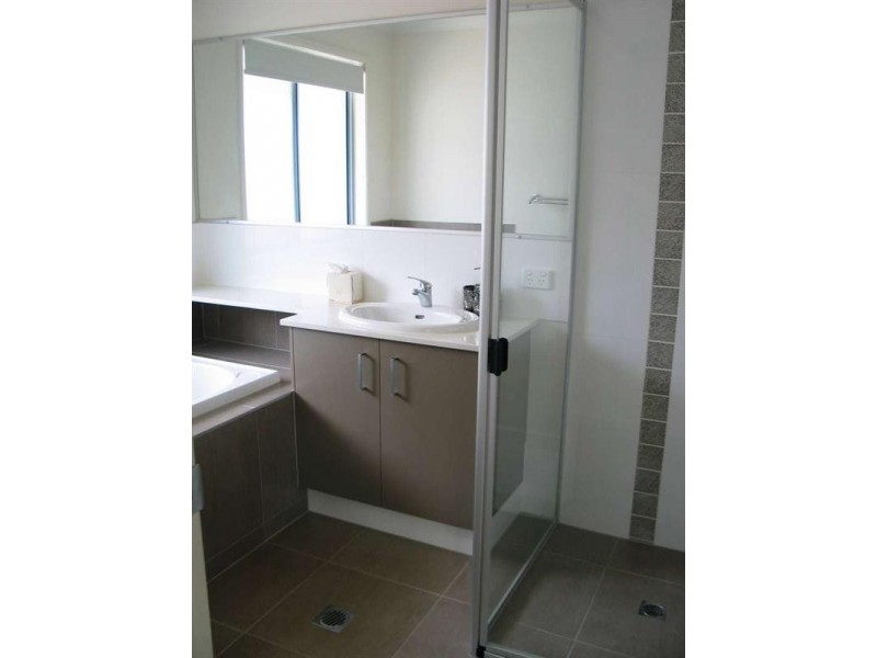 16 Bainbridge Circuit, Sippy Downs QLD 4556