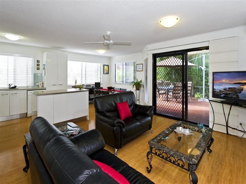 Unit 1 12-14 Lindsay Street, Alexandra Headland QLD 4572