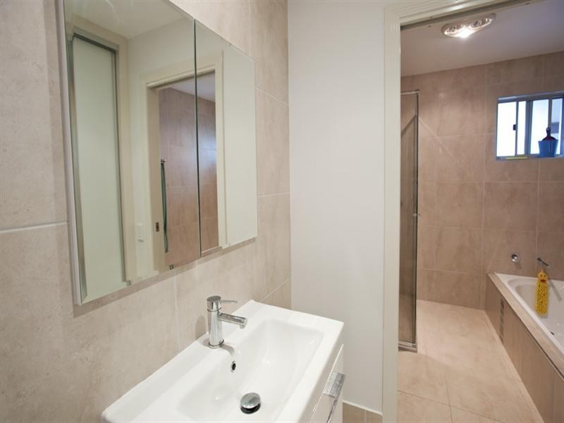 16 Broadwater Avenue, Maroochydore QLD 4558