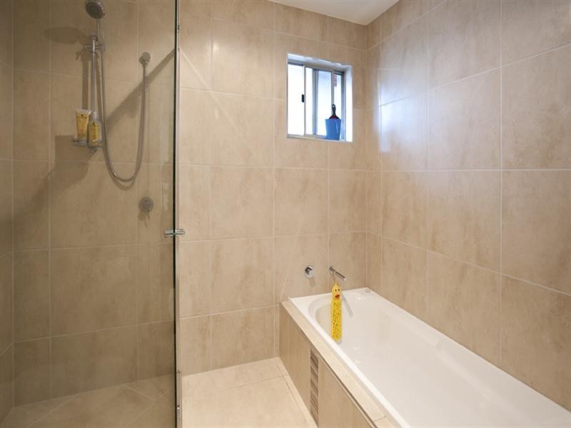 16 Broadwater Avenue, Maroochydore QLD 4558