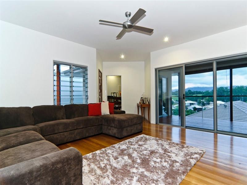 11 Lewis Place, Woombye QLD 4559