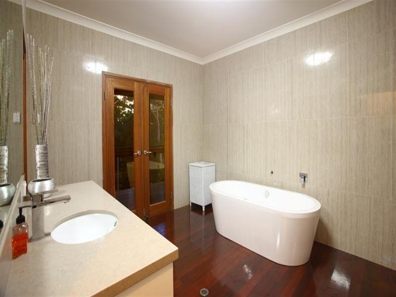 100 Rainforest Road, Chevallum QLD 4555