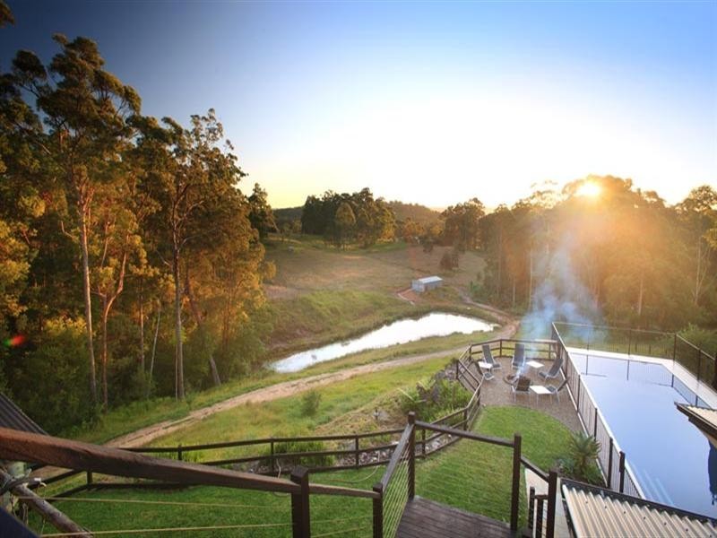 100 Rainforest Road, Chevallum QLD 4555