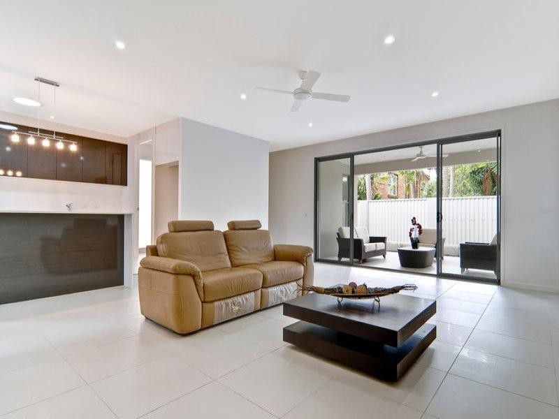 2/6 Sorensen Avenue, Buderim QLD 4556