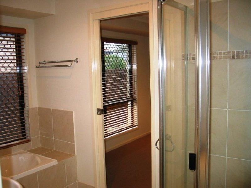 6 Calais Court, Kuluin QLD 4558