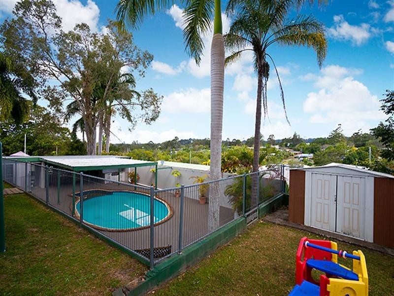 27 Stuart Place, Nambour QLD 4560