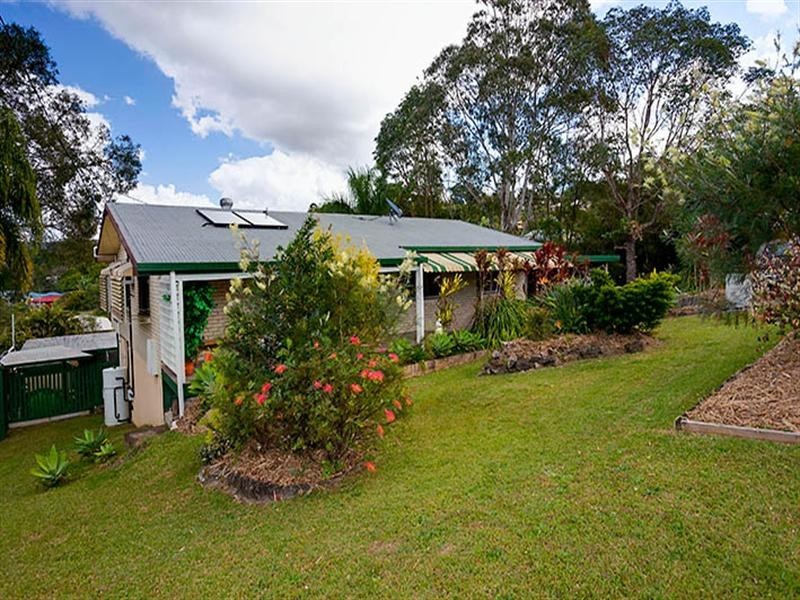 27 Stuart Place, Nambour QLD 4560