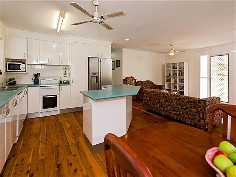 27 Stuart Place, Nambour QLD 4560