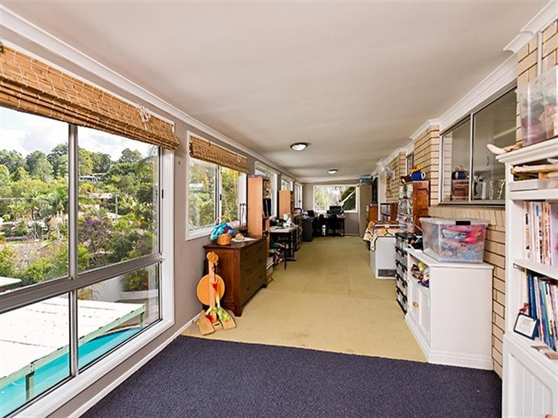 27 Stuart Place, Nambour QLD 4560