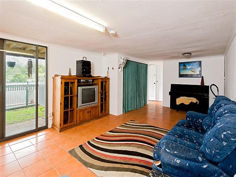 27 Stuart Place, Nambour QLD 4560