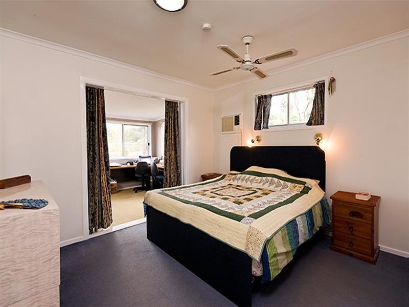 27 Stuart Place, Nambour QLD 4560