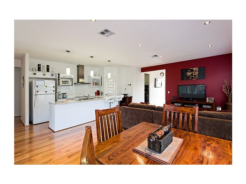 8 Peppermint Crescent, Sippy Downs QLD 4556