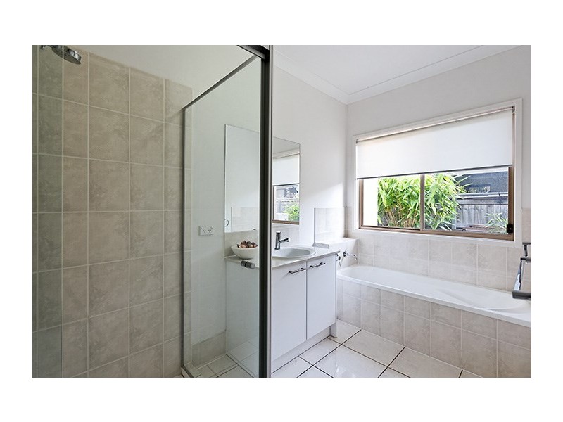 8 Peppermint Crescent, Sippy Downs QLD 4556