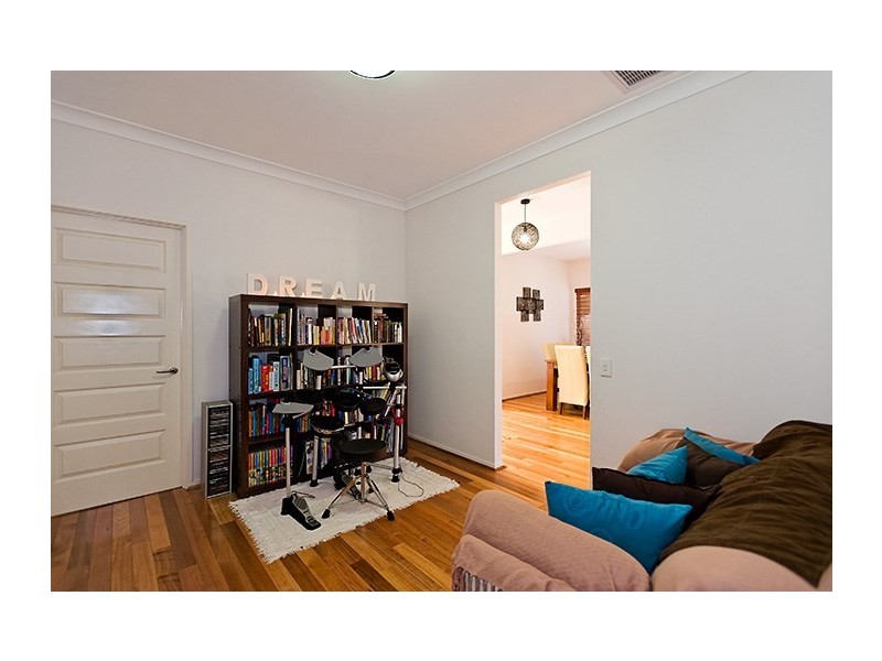 8 Peppermint Crescent, Sippy Downs QLD 4556