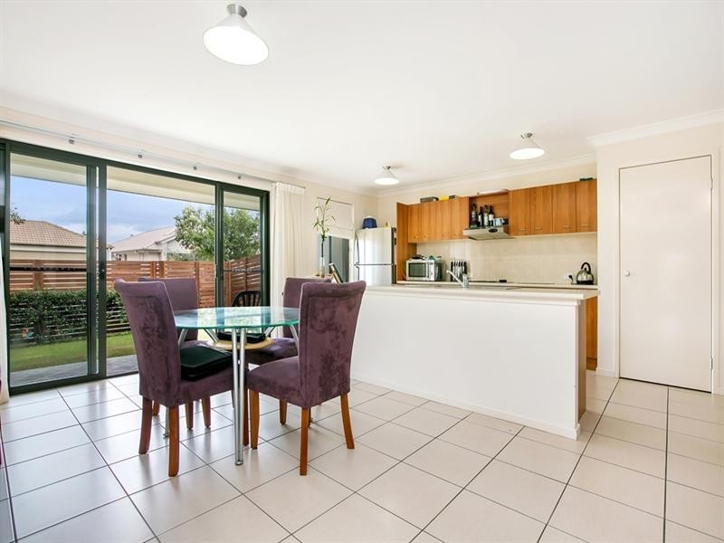 1/23 Liekefett Way, Little Mountain QLD 4551