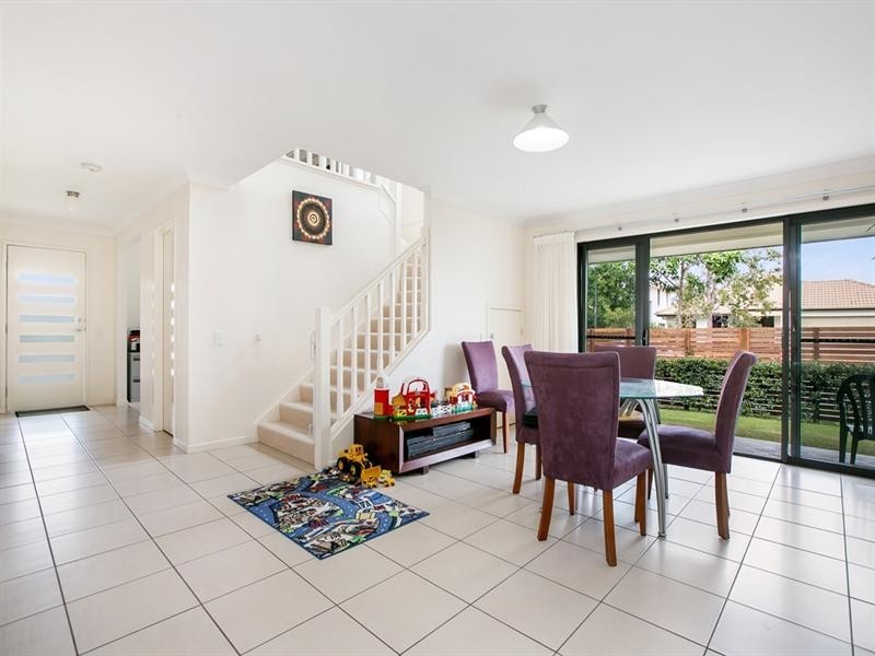 1/23 Liekefett Way, Little Mountain QLD 4551