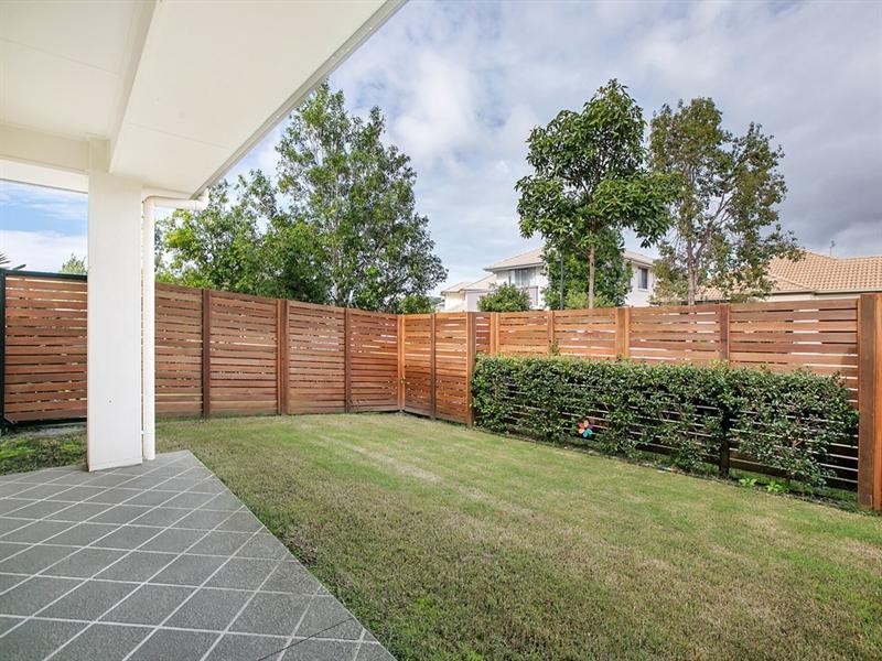 1/23 Liekefett Way, Little Mountain QLD 4551