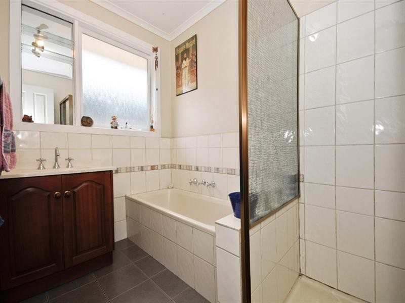 10 Toolimerin Avenue, Bayswater North VIC 3153