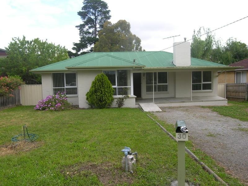 30 CAMBRIDGE Road, Mooroolbark VIC 3138