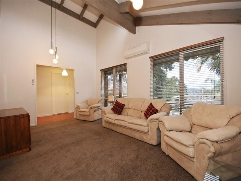 18 Highview Drive, Mooroolbark VIC 3138