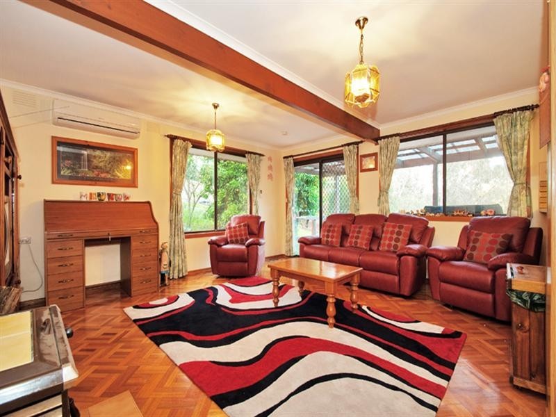 11 ALAWARRA Drive, Mooroolbark VIC 3138