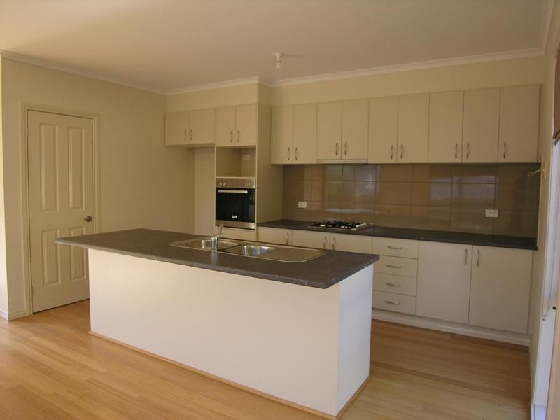 255a MANCHESTER Road, Mooroolbark VIC 3138