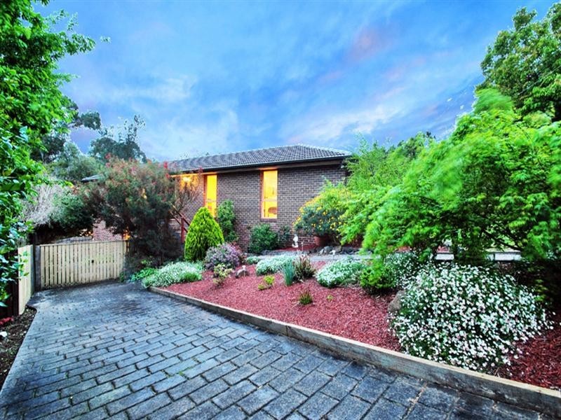 12 Selina Avenue, Mooroolbark VIC 3138