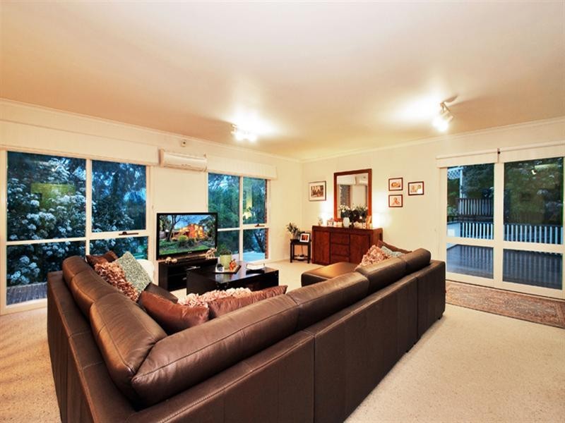 12 Selina Avenue, Mooroolbark VIC 3138