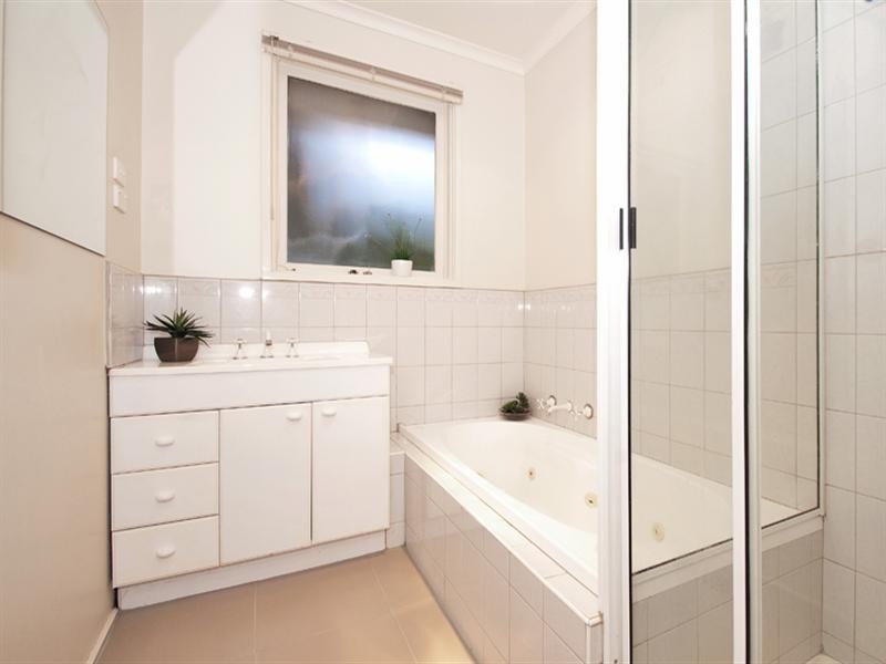 12 Selina Avenue, Mooroolbark VIC 3138
