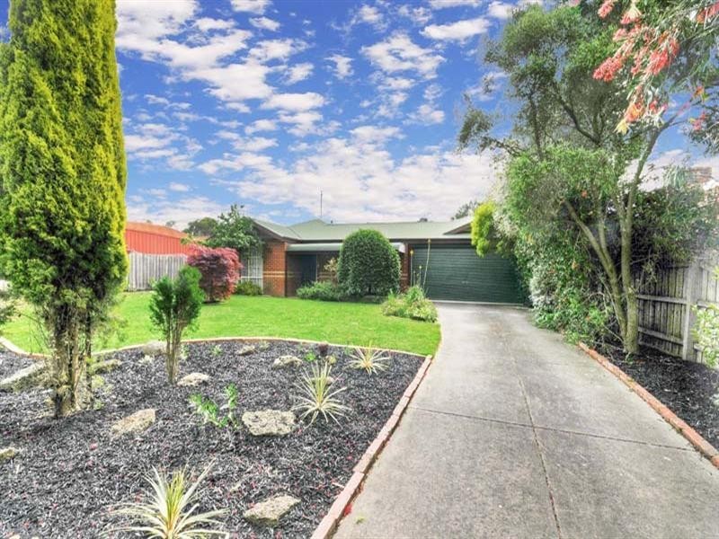 4 Hyde Park Walk, Mooroolbark VIC 3138