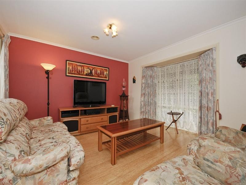 4 Hyde Park Walk, Mooroolbark VIC 3138