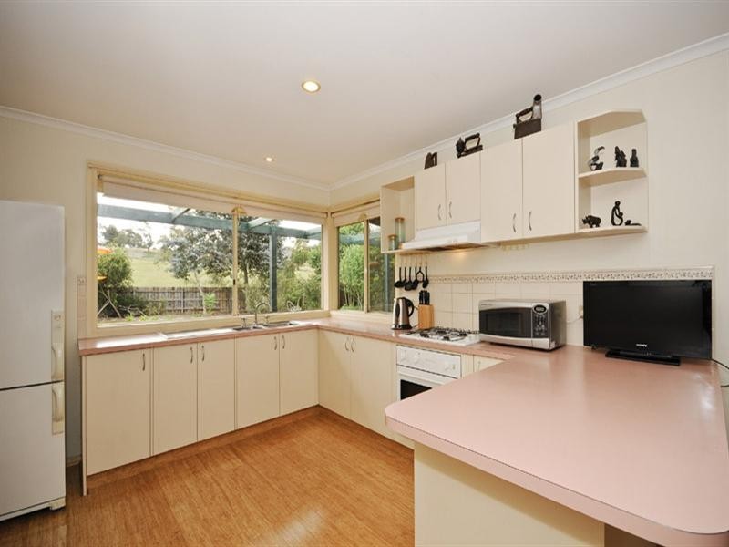 4 Hyde Park Walk, Mooroolbark VIC 3138