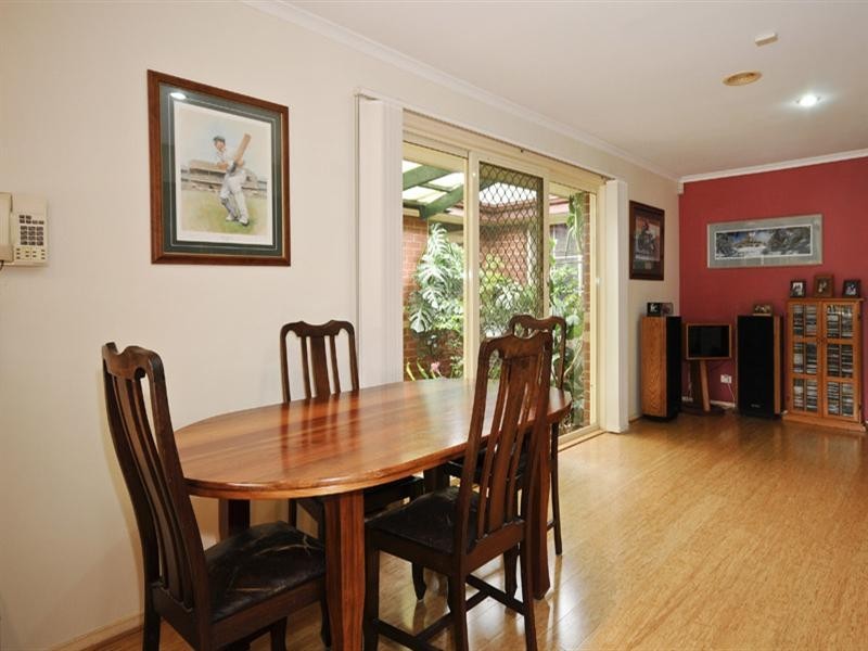 4 Hyde Park Walk, Mooroolbark VIC 3138