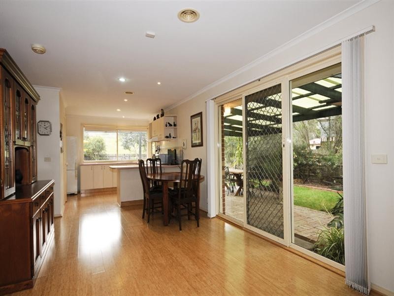 4 Hyde Park Walk, Mooroolbark VIC 3138