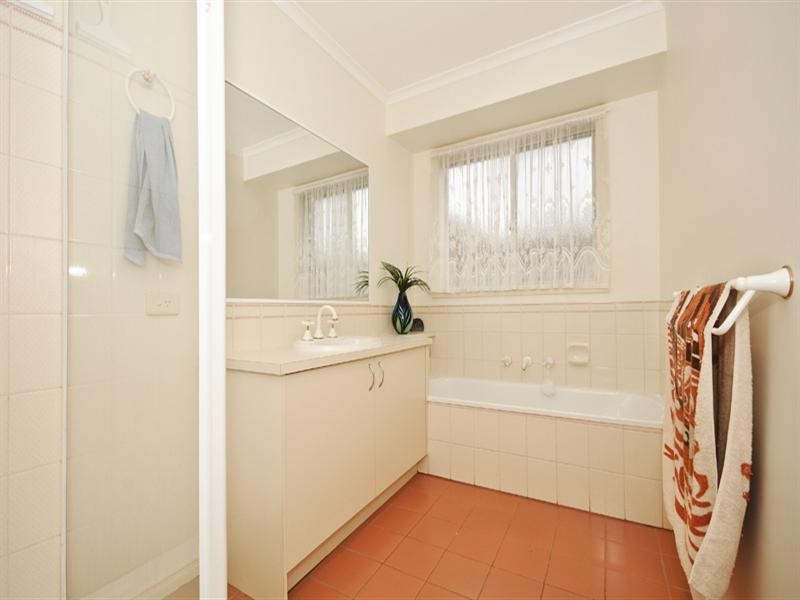 4 Hyde Park Walk, Mooroolbark VIC 3138