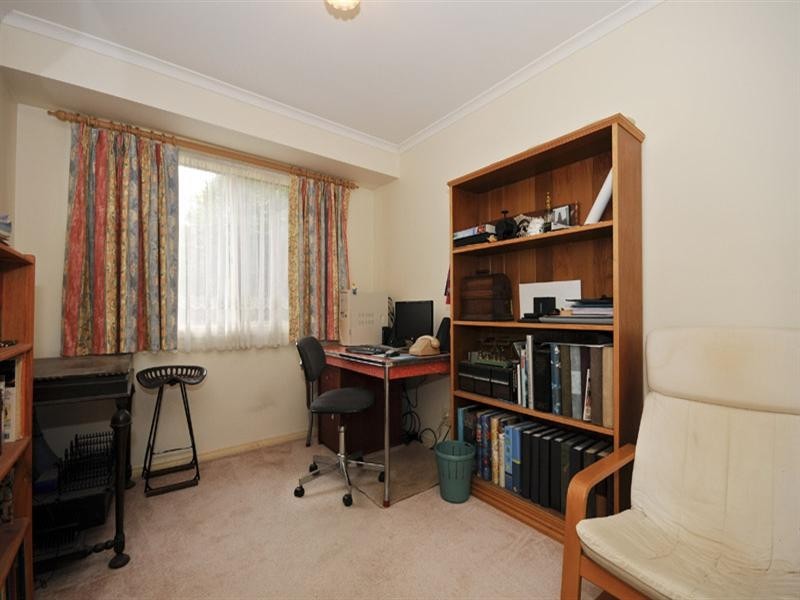 4 Hyde Park Walk, Mooroolbark VIC 3138