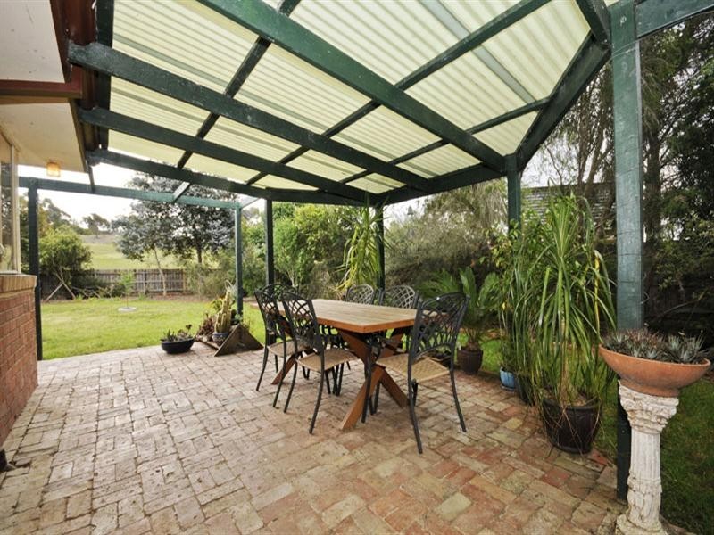 4 Hyde Park Walk, Mooroolbark VIC 3138