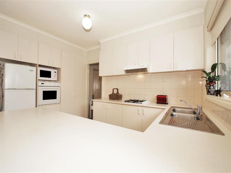 3/10 Laird Street, Croydon VIC 3136