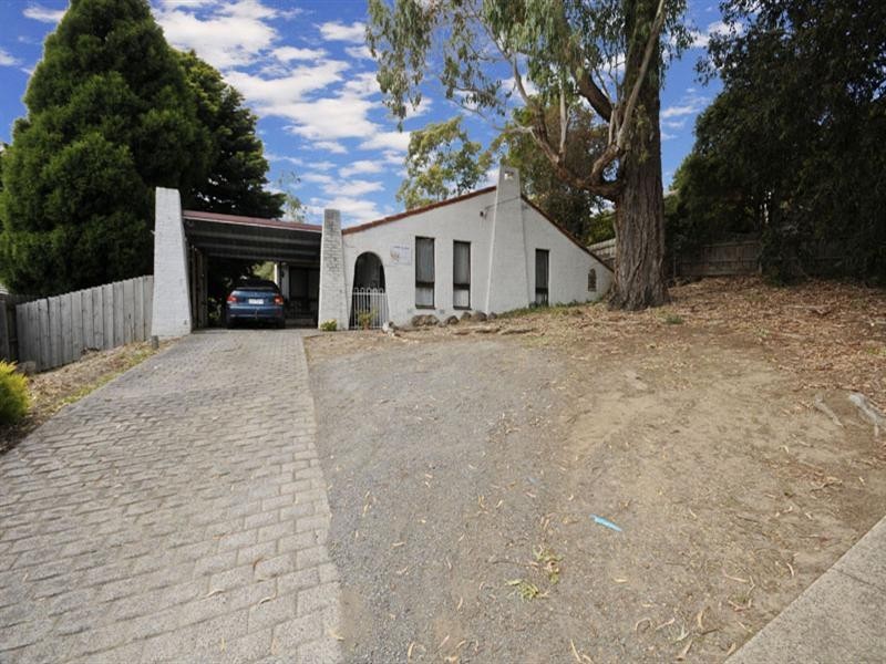 25 Myoora Drive, Mooroolbark VIC 3138