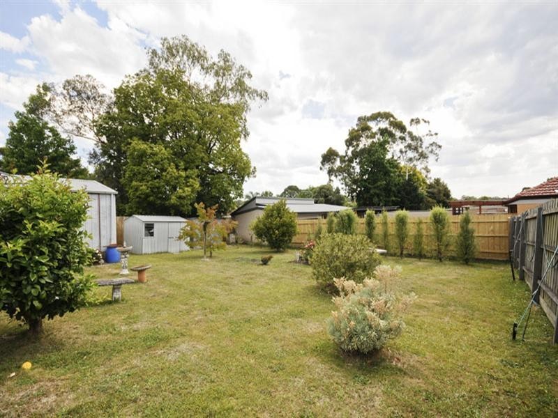17 Mountfield Road, Kilsyth VIC 3137