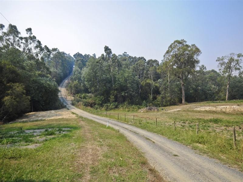 35 Phillip Road, Woori Yallock VIC 3139