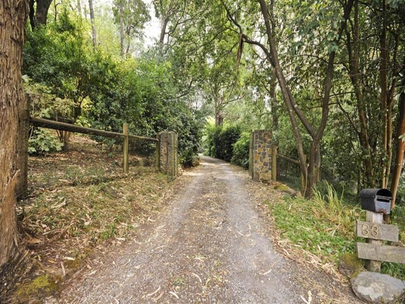 33 Yarrabee Road, Mount Dandenong VIC 3767