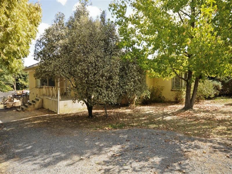 27 Ballantyne Crescent, Kilsyth VIC 3137