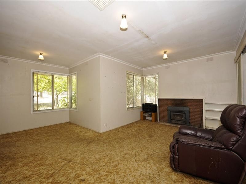 27 Ballantyne Crescent, Kilsyth VIC 3137