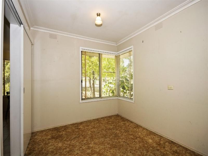 27 Ballantyne Crescent, Kilsyth VIC 3137