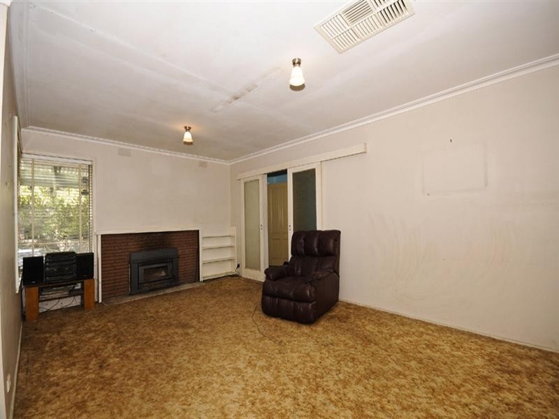 27 Ballantyne Crescent, Kilsyth VIC 3137