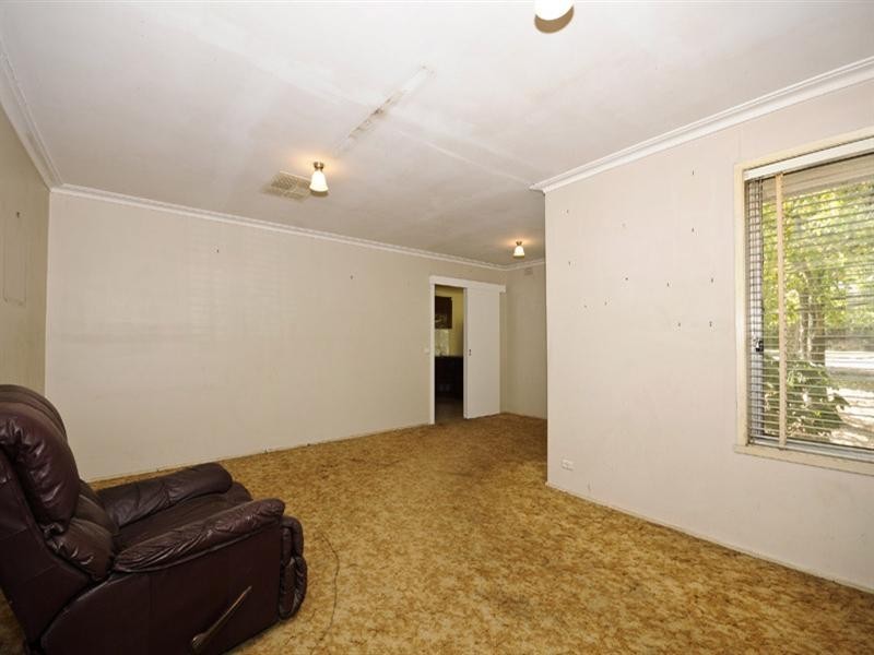 27 Ballantyne Crescent, Kilsyth VIC 3137
