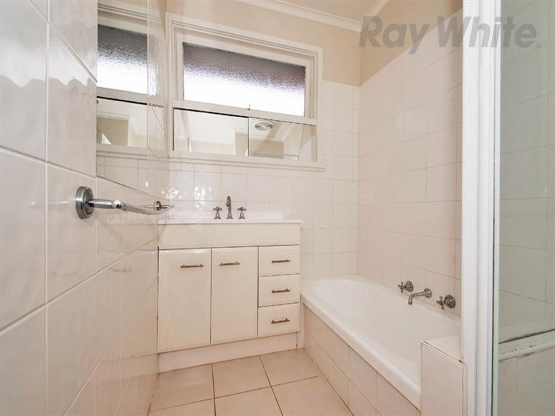 1/12 Bridges Avenue, Mooroolbark VIC 3138