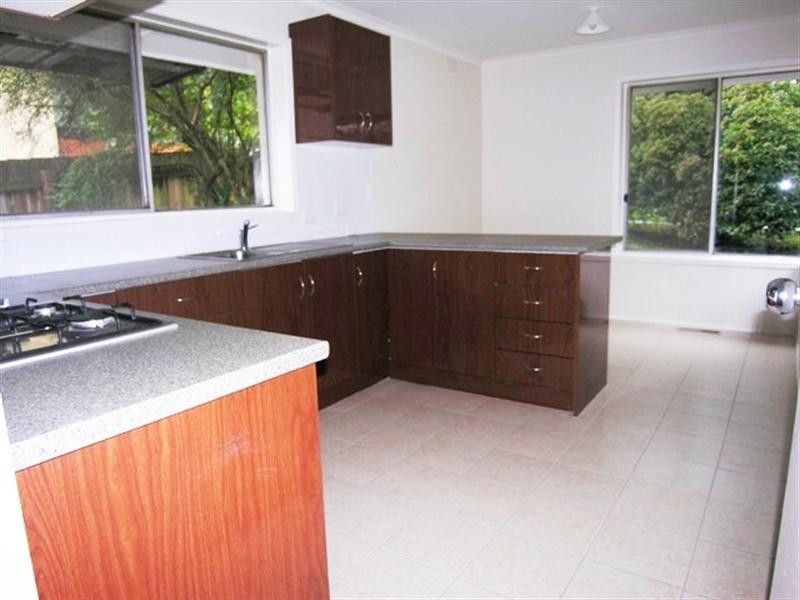 27 Ballantyne Crescent, Kilsyth VIC 3137