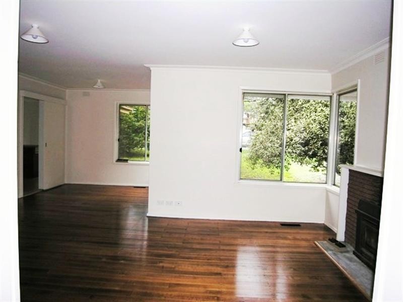 27 Ballantyne Crescent, Kilsyth VIC 3137